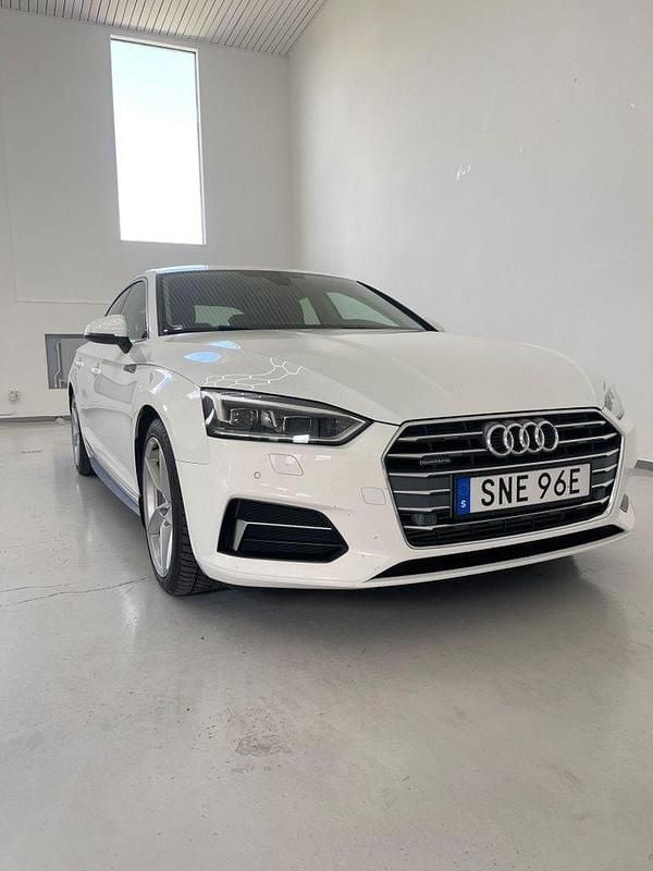 Vit Begagnad 2019 Audi A5 Sportback Proline Halvkombi | 245 000 kr (Bra pris) - Bild 1/4