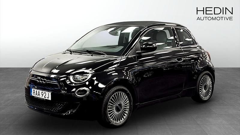Svart Begagnad 2022 Fiat 500e Icon Halvkombi | 209 900 kr (Marknadspris) - Bild 1/4