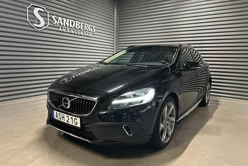 Svart Begagnad 2019 Volvo V40 CC Kombi | 219 500 kr (Marknadspris) - Bild 1/4