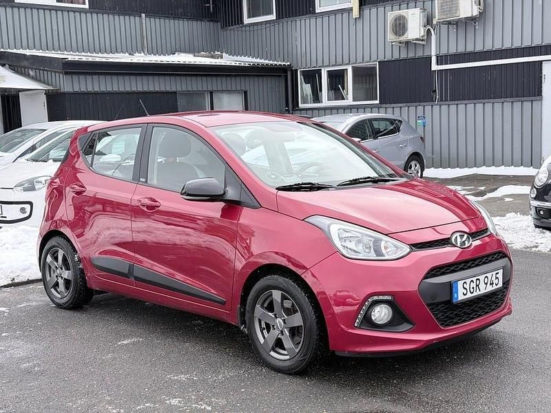 Begagnad Hyundai i10 67 HK (49 kW) 2015 Röd Halvkombi