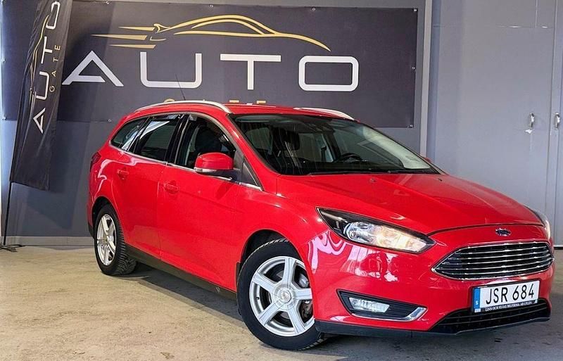 Röd Begagnad 2015 Ford Focus Titanium Kombi | 54 900 kr (Marknadspris) - Bild 1/4
