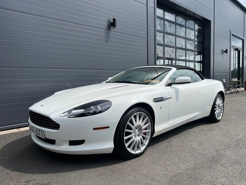 Vit Begagnad 2009 Aston Martin DB9 Cab | 799 000 kr - Bild 1/4