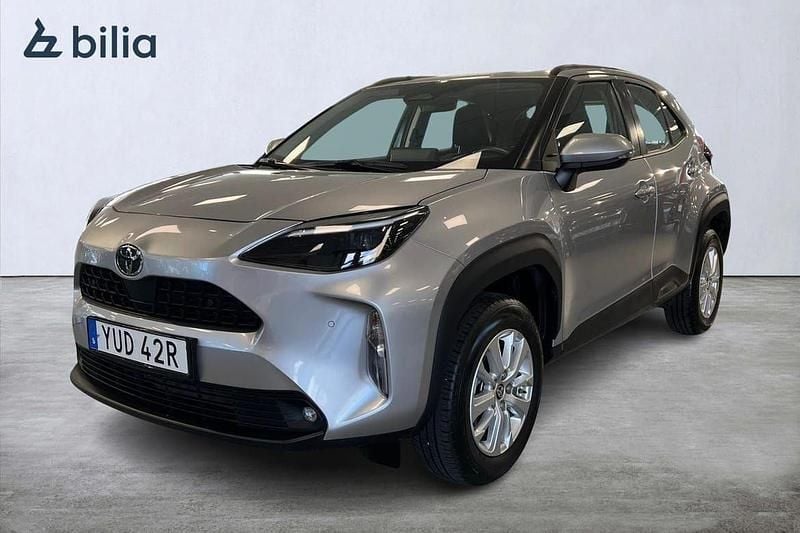 Silver Begagnad 2024 Toyota Yaris Hybrid Active SUV | 289 900 kr (Marknadspris) - Bild 1/3