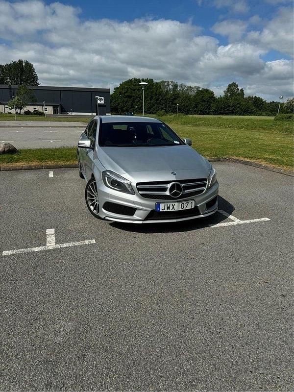 Silver Begagnad 2013 Mercedes A200 AMG line Halvkombi | 112 000 kr (Marknadspris) - Bild 1/4