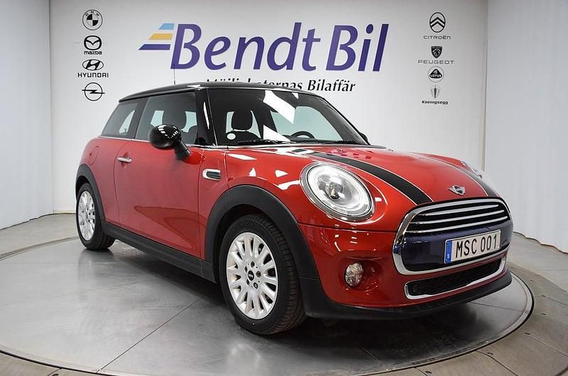 Röd Begagnad 2015 Mini Cooper Halvkombi | 119 500 kr (Marknadspris) - Bild 1/3