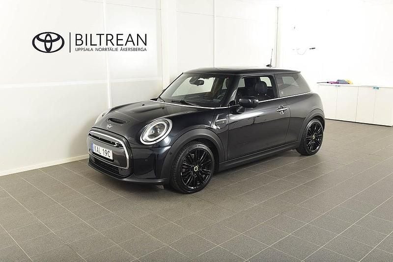 Svart Begagnad 2022 Mini Cooper SE Halvkombi | 208 900 kr (Marknadspris) - Bild 1/4