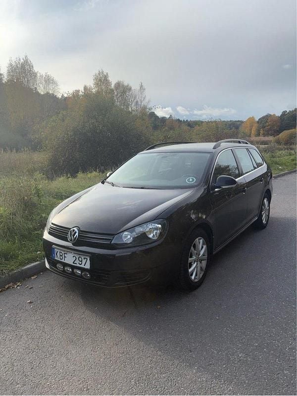 Svart Begagnad 2011 VW Golf VI Kombi | 69 999 kr (Marknadspris) - Bild 1/4