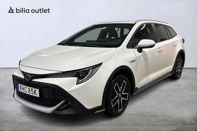 Vit Begagnad 2021 Toyota Corolla | 279 900 kr (Dyr) - Bild 1/4
