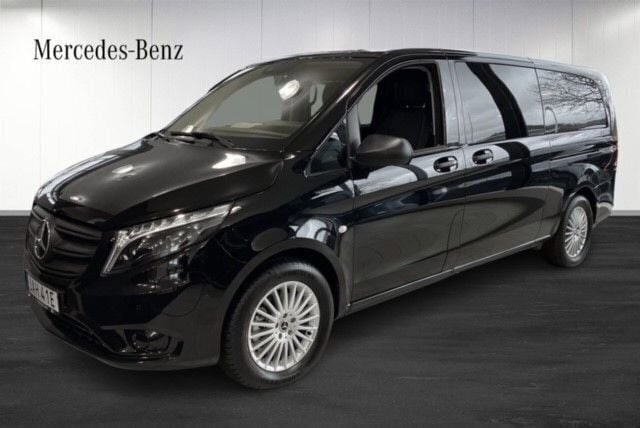 Svart (black) Begagnad 2023 Mercedes e-Vito Minibuss | 724 875 kr (Dyr) - Bild 1/4