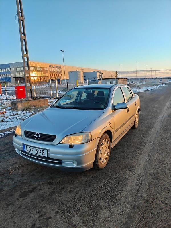 Begagnad Opel Astra 101 HK (74 kW) 2003 Sedan
