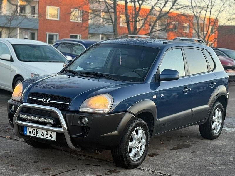 Mörkblå Begagnad 2004 Hyundai Tucson SUV | 39 500 kr (Marknadspris) - Bild 1/4
