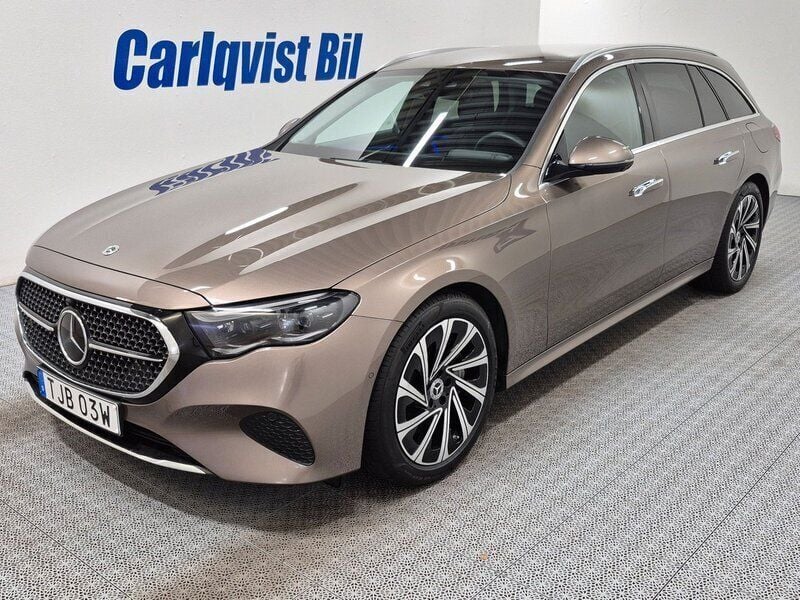 Brun (sammetsbrun metallic) Begagnad 2024 Mercedes E300 Avantgarde Kombi | 589 000 kr (Superpris) - Bild 1/4