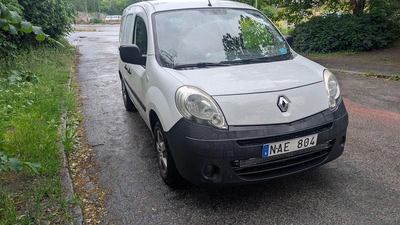 Vit Begagnad 2013 Renault Kangoo Minibuss | 30 000 kr (Superpris) - Bild 1/4