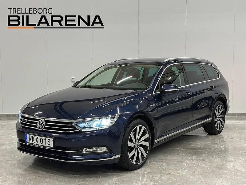 Mörkblå Begagnad 2015 VW Passat GT Kombi | 189 900 kr (Marknadspris) - Bild 1/4