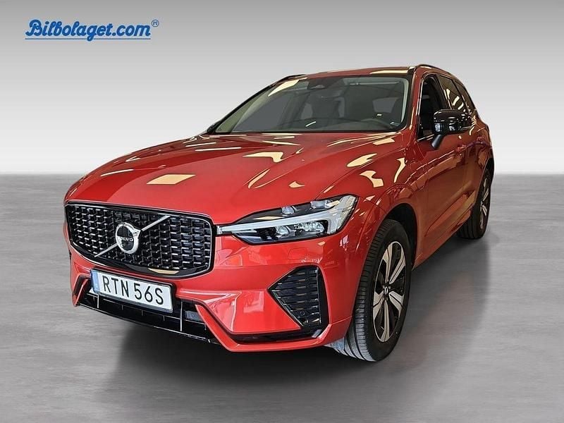 Röd Begagnad 2025 Volvo XC60 Plus SUV | 599 000 kr (Dyr) - Bild 1/4
