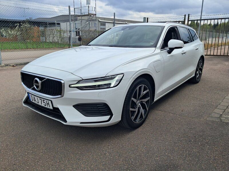 Vit Begagnad 2020 Volvo V60 Kombi | 295 000 kr (Bra pris) - Bild 1/4