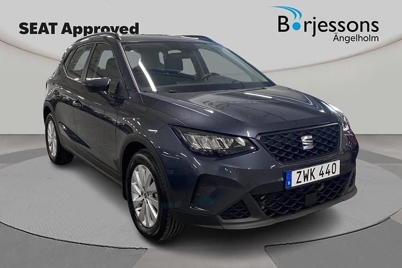 Grå Begagnad 2024 Seat Arona Style SUV | 204 000 kr (Marknadspris) - Bild 1/4