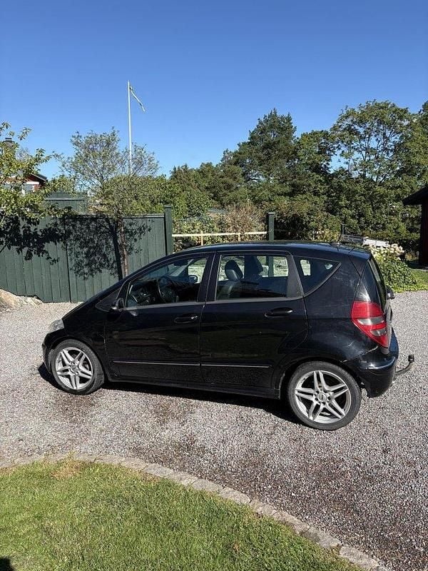 Svart Begagnad 2006 Mercedes A180 Avantgarde Halvkombi | 25 000 kr (Marknadspris) - Bild 1/4