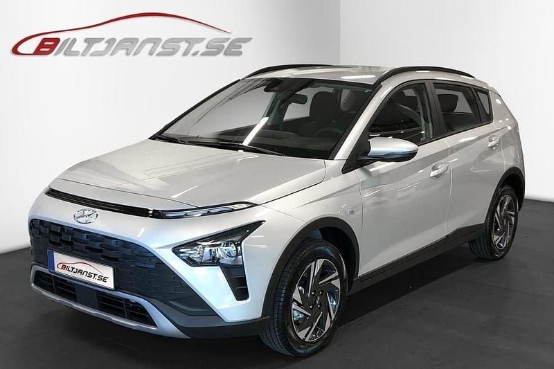 Grå Begagnad 2022 Hyundai Bayon Essential SUV | 189 900 kr (Dyr) - Bild 1/4