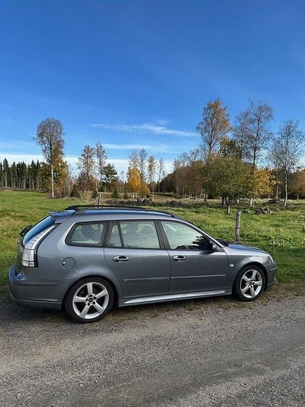 Brun Begagnad 2007 Saab 9-3 Vector Kombi | 25 000 kr (Superpris) - Bild 1/4