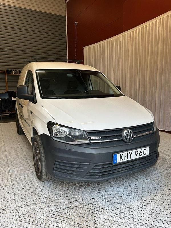 Vit Begagnad 2017 VW Caddy Minibuss | 99 900 kr (Superpris) - Bild 1/4