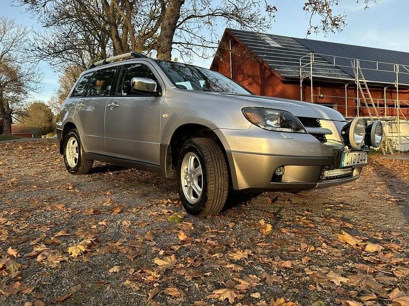 Silver Begagnad 2004 Mitsubishi Outlander SUV | 24 000 kr (Lite dyr) - Bild 1/4