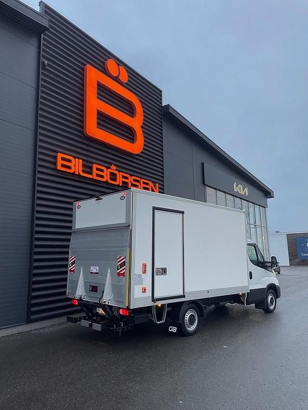 Begagnad Iveco Daily 157 HK (115 kW) 2023 Vit Van