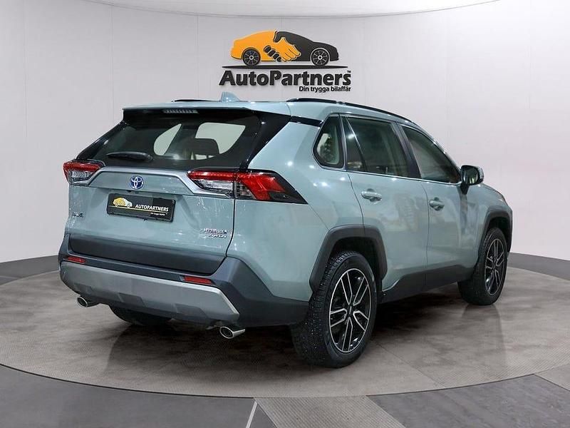 Begagnad Toyota RAV4 Hybrid 222 HK (163 kW) 2022 Ljusgrön SUV