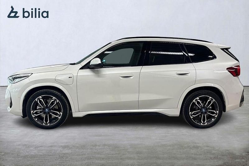 Begagnad BMW X1 M Sport 245 HK (180 kW) 2025 Mineralvit metallic SUV