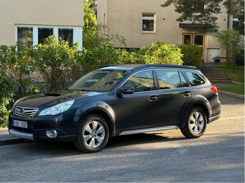 Grå Begagnad 2010 Subaru Outback SUV | 57 000 kr (Marknadspris) - Bild 1/4