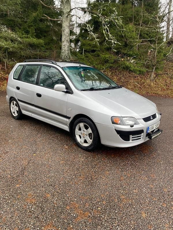 Begagnad Mitsubishi Space Star 98 HK (72 kW) 2004 Minibuss