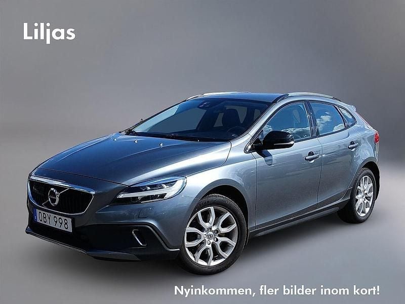 Grå Begagnad 2017 Volvo V40 CC Business Edition Kombi | 184 000 kr (Marknadspris) - Bild 1/4