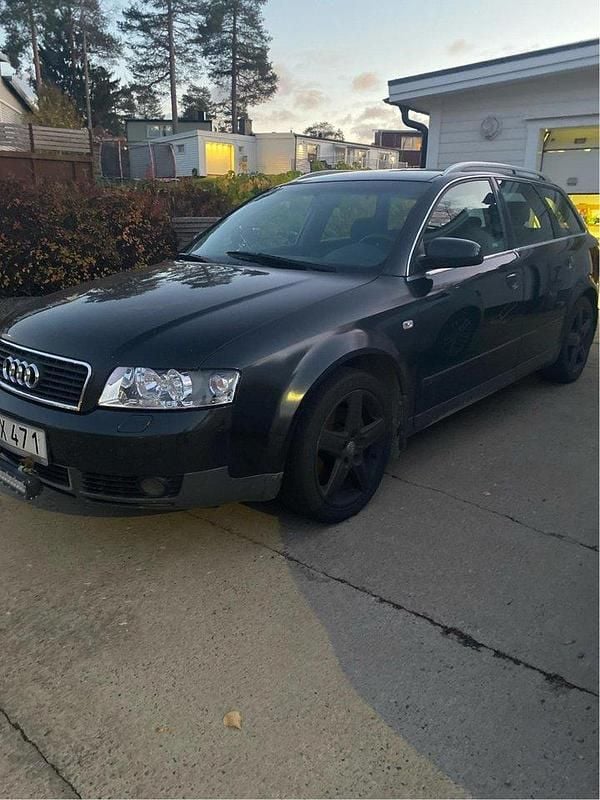Svart Begagnad 2003 Audi A4 Kombi | 20 000 kr (Marknadspris) - Bild 1/4