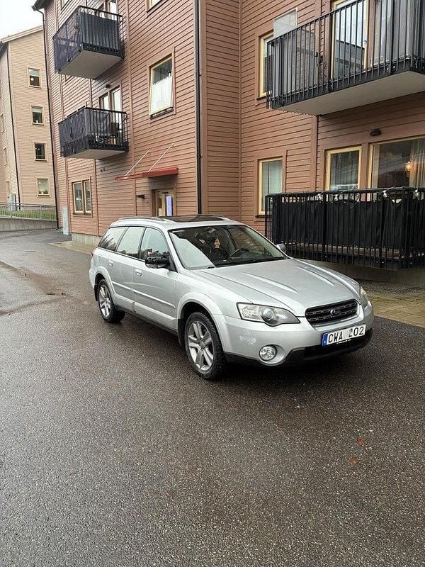 Silver Begagnad 2005 Subaru Outback Kombi | 28 000 kr (Superpris) - Bild 1/4