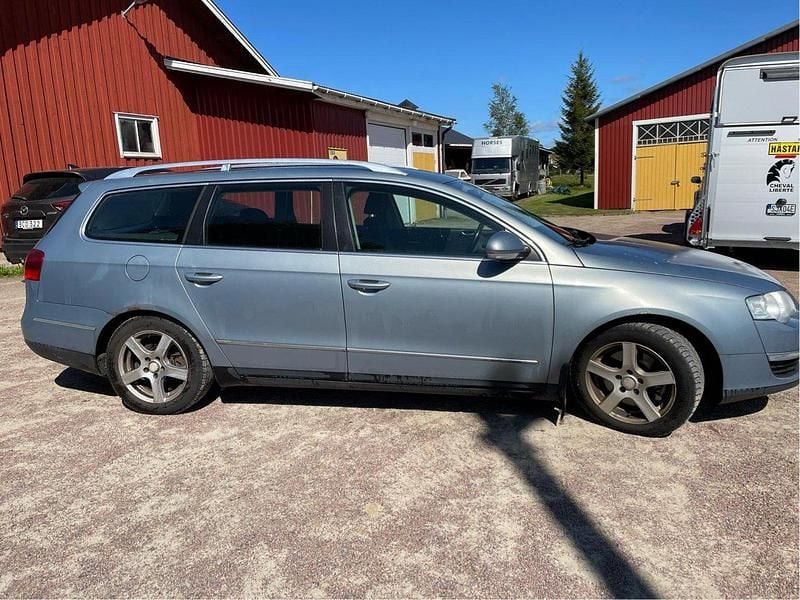 Grå Begagnad 2010 VW Passat Sportline Kombi | 20 000 kr (Bra pris) - Bild 1/4