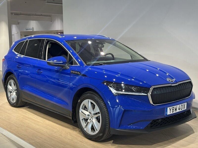 Blå (energy blue) Begagnad 2022 Skoda Enyaq iV SUV | 369 000 kr (Superpris) - Bild 1/3