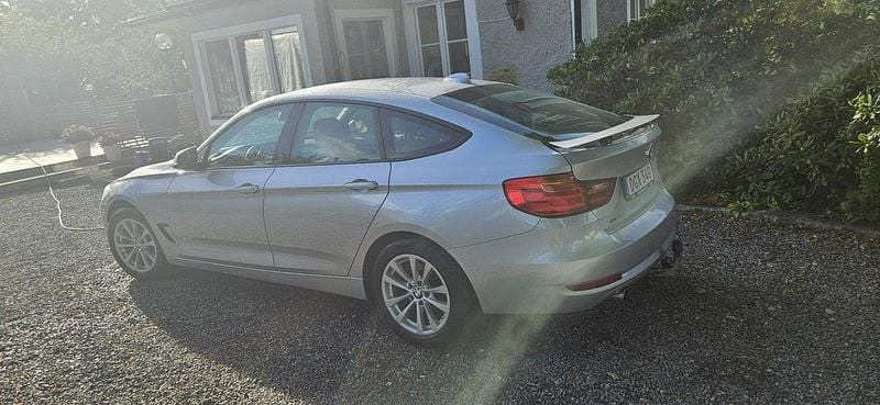 Begagnad 2015 BMW 320 Gran Turismo Sedan | 97 000 kr (Superpris) - Bild 1/4