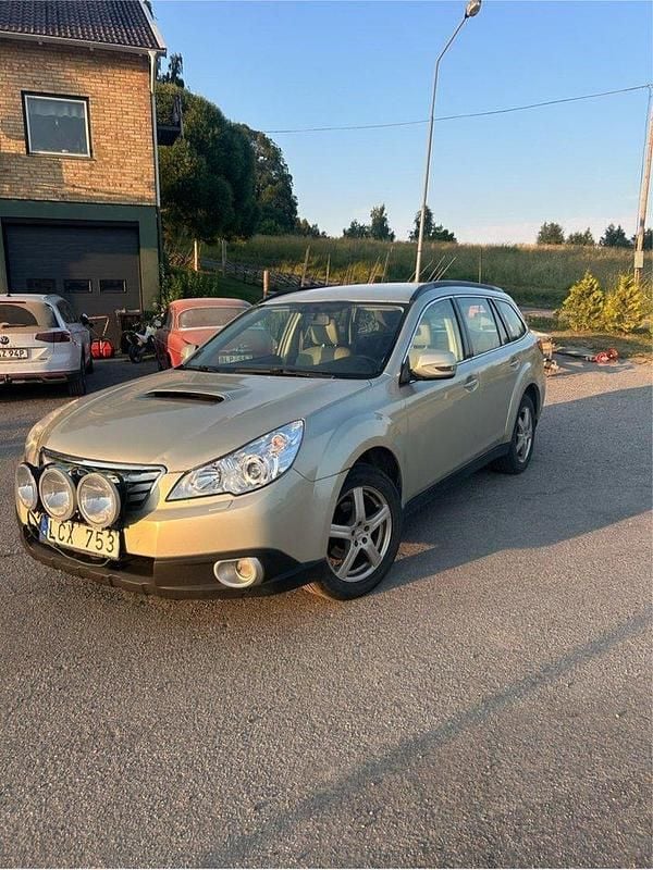 Gul Begagnad 2011 Subaru Outback SUV | 12 999 kr (Superpris) - Bild 1/4