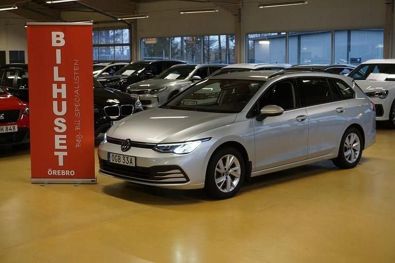 Silver Begagnad 2022 VW Golf VIII Kombi | 259 000 kr (Marknadspris) - Bild 1/4