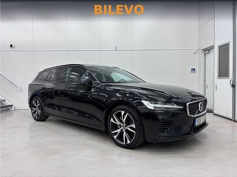 Svart Begagnad 2020 Volvo V60 R-Design Kombi | 314 800 kr (Marknadspris) - Bild 1/4
