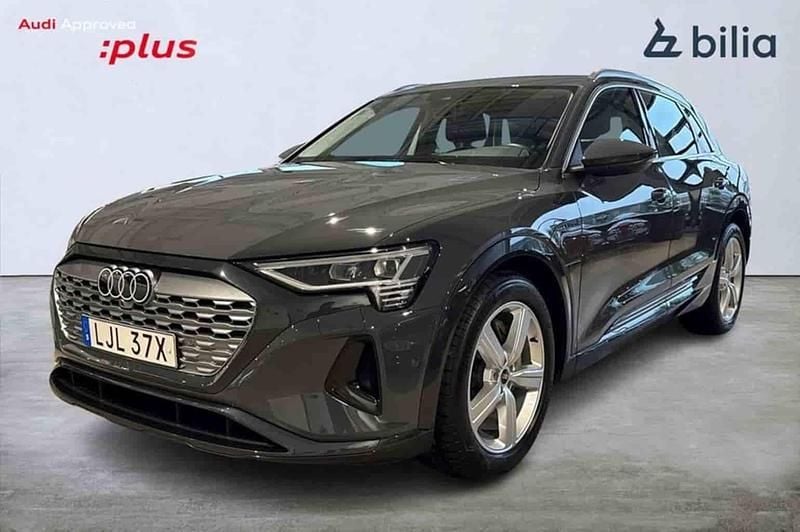 Grå Begagnad 2024 Audi Q8 e-tron SUV | 579 000 kr (Bra pris) - Bild 1/1