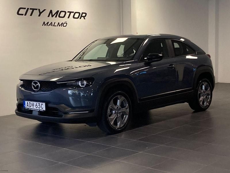 Grå Begagnad 2022 Mazda MX30 Exclusive-Line SUV | 159 900 kr (Marknadspris) - Bild 1/4