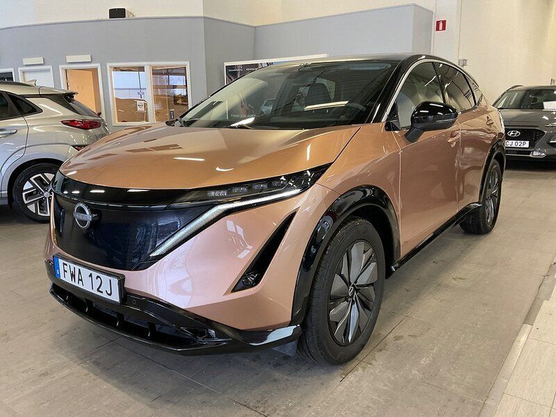 Brun Begagnad 2022 Nissan Ariya Advance SUV | 448 000 kr (Marknadspris) - Bild 1/4