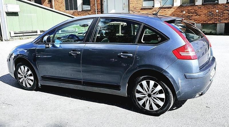Begagnad Citroën C4 136 HK (100 kW) 2006 Silver Halvkombi