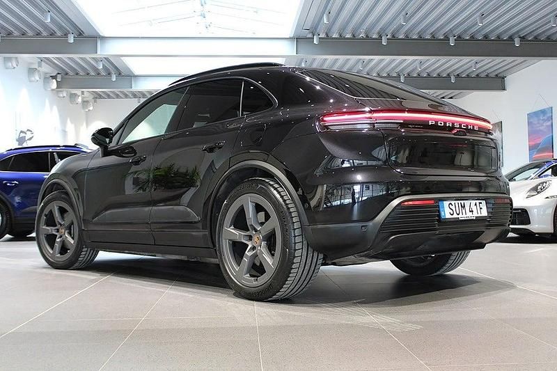 Begagnad Porsche Macan 330 kW (449 HK) 2025 Svart SUV