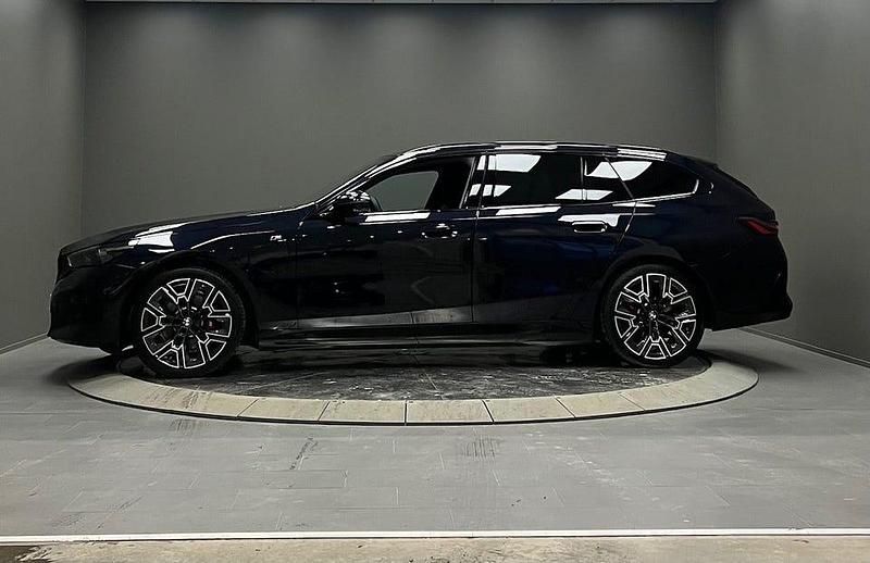 Begagnad BMW 530 Comfort Edition 299 HK (219 kW) 2025 Carbon black metallic