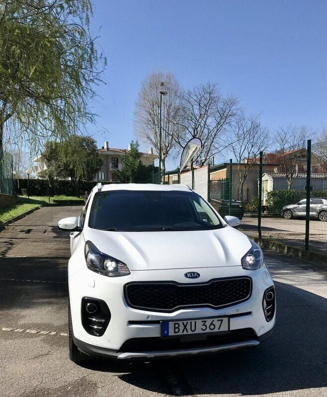 Vit Begagnad 2017 Kia Sportage Advance SUV | 178 000 kr (Marknadspris) - Bild 1/4