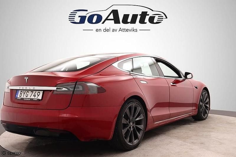 Begagnad Tesla Model S 386 kW (525 HK) 2018 Röd Halvkombi