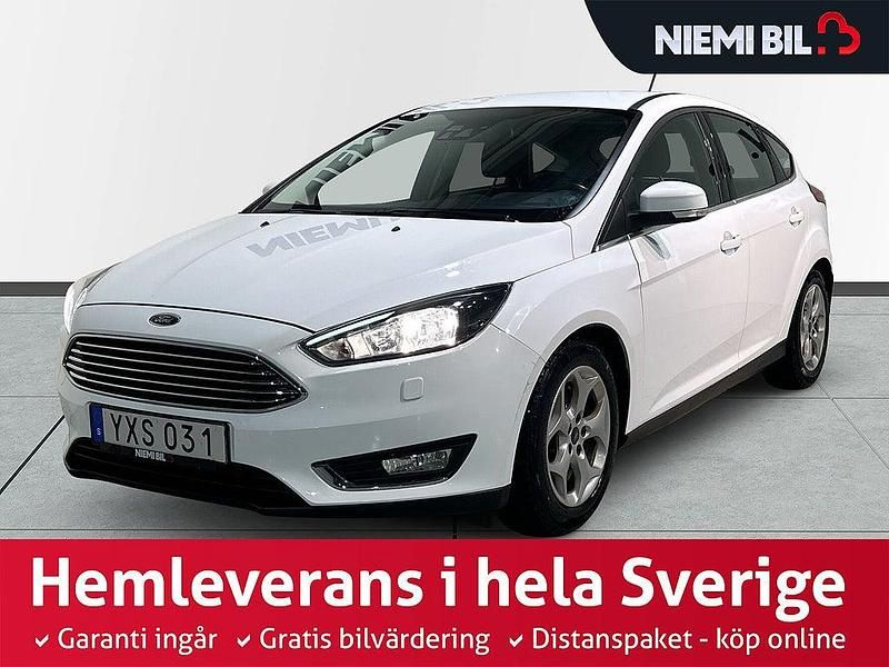 Vit Begagnad 2017 Ford Focus Titanium Halvkombi | 119 900 kr (Dyr) - Bild 1/3