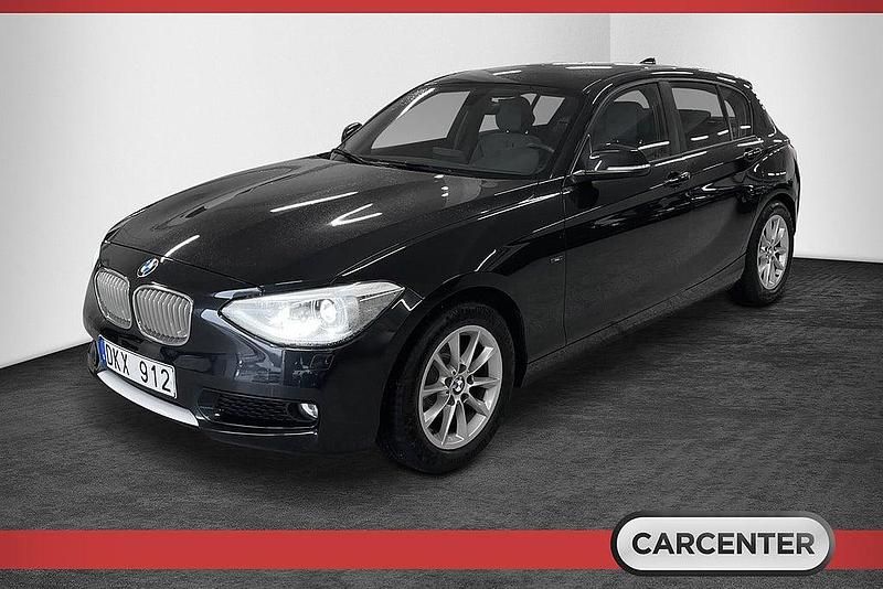Begagnad BMW 118 Urban Line 143 HK (105 kW) 2012 Svart Halvkombi